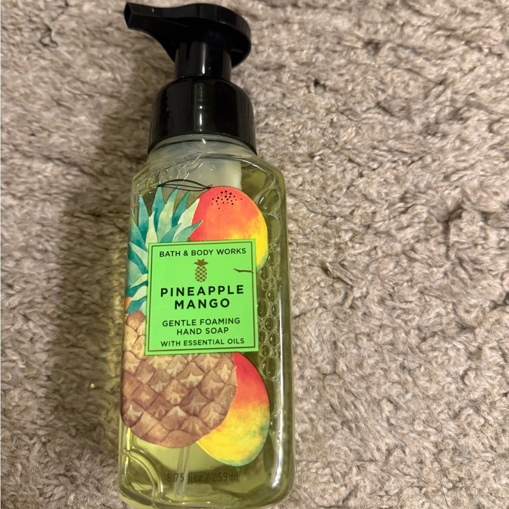 Bath & Body Works Pineapple Mango Fruity Gentle & Clean Foaming Hand Soap